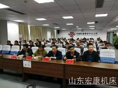 山東(dōng)8x8x福利在钱视频機(jī)床收看(kàn)“齊魯大講堂”.jpg 山東8x8x福利在钱视频機床(chuáng)收看“齊魯大講堂”.jpg